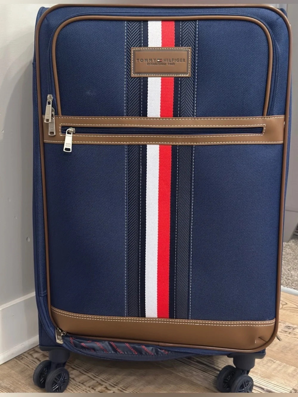 Tommy Hilfiger Luggage suitcase Logan Large Check-in Softside Spinner blue